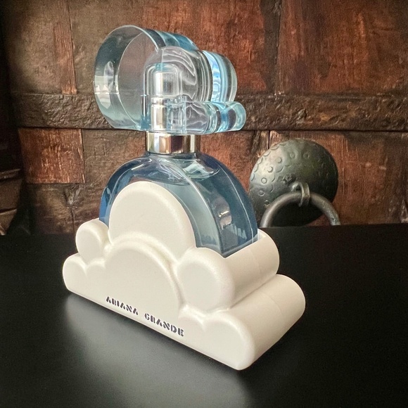 NWT Ariana Grande Cloud Eau De Parfum Spray for Women 1 oz/30 ml~No Box - Picture 4 of 8
